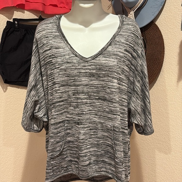 Pullover With Hoodie and Kangaroo Pockets Marled Black - Picture 12 of 14